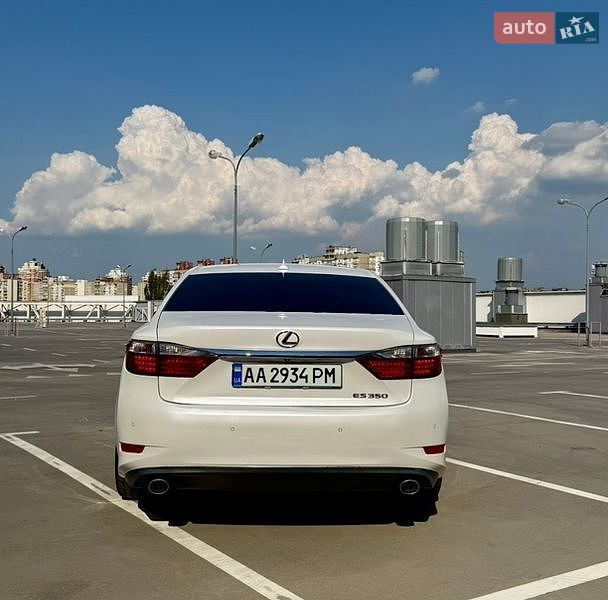 Седан Lexus ES 2012 в Киеве