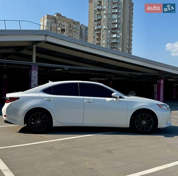 Седан Lexus ES 2012 в Киеве