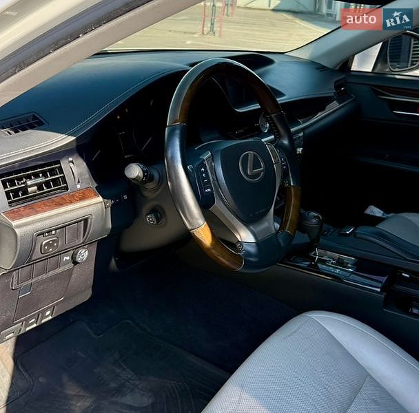 Седан Lexus ES 2012 в Киеве