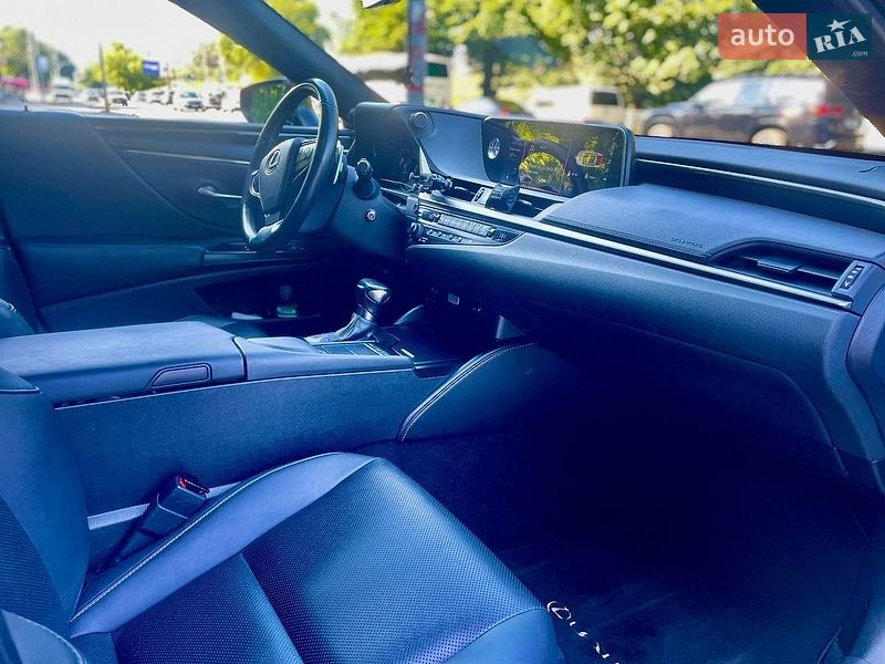 Седан Lexus ES 2019 в Києві