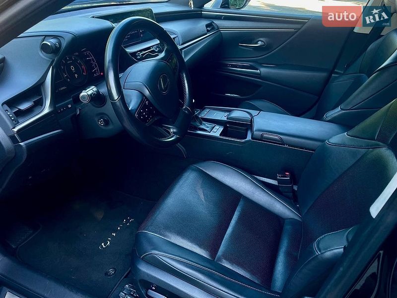 Седан Lexus ES 2019 в Києві