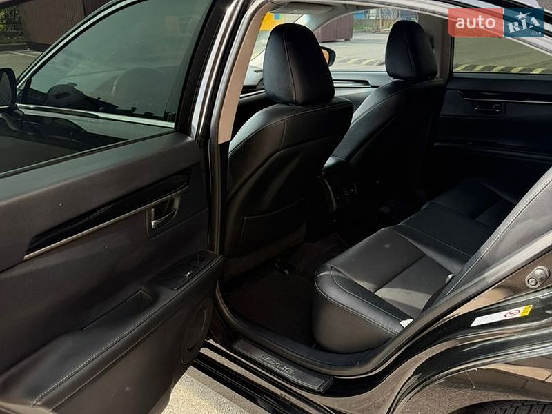 Седан Lexus ES 2015 в Києві