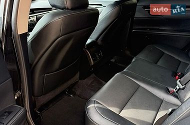 Седан Lexus ES 2015 в Киеве фото 12 Седан Lexus ES 2015 в Киеве