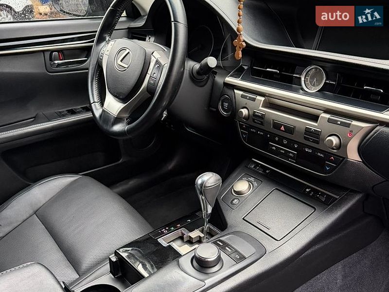 Седан Lexus ES 2015 в Киеве фото 13 Седан Lexus ES 2015 в Киеве