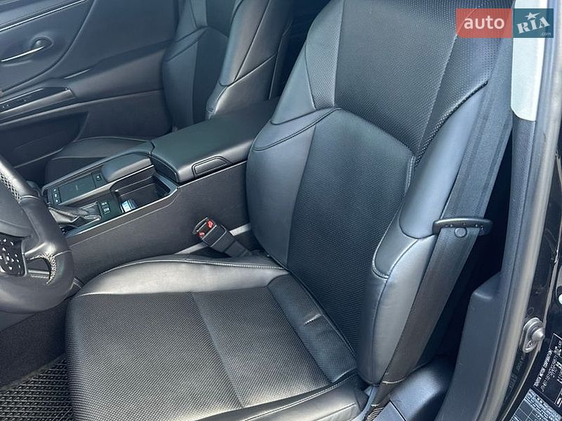 Седан Lexus ES 2020 в Вінниці