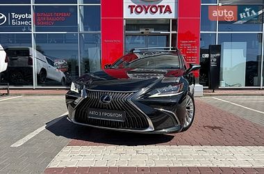 Lexus ES 2020