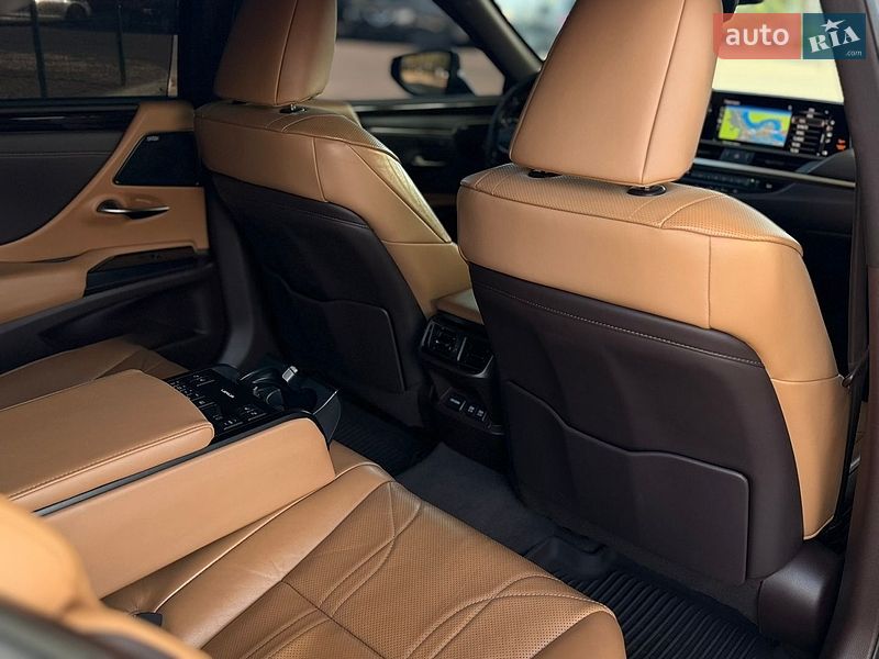 Седан Lexus ES 2019 в Николаеве