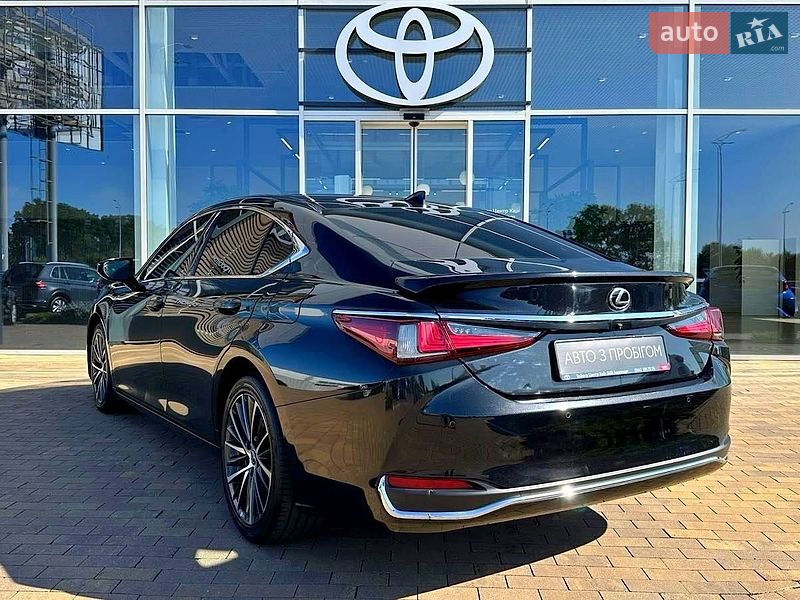 Седан Lexus ES 2024 в Києві