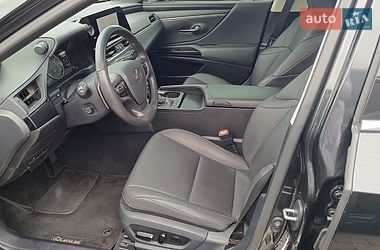 Седан Lexus ES 2024 в Києві