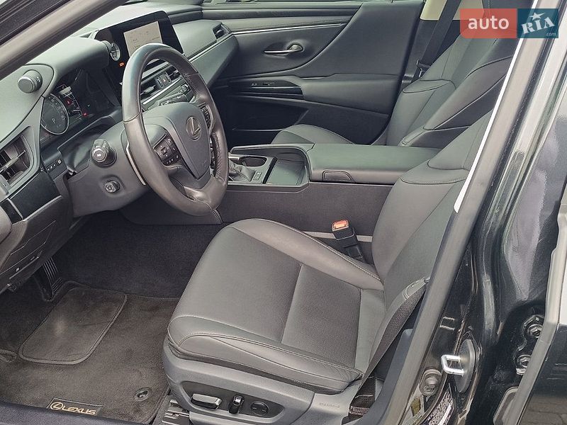 Седан Lexus ES 2024 в Києві