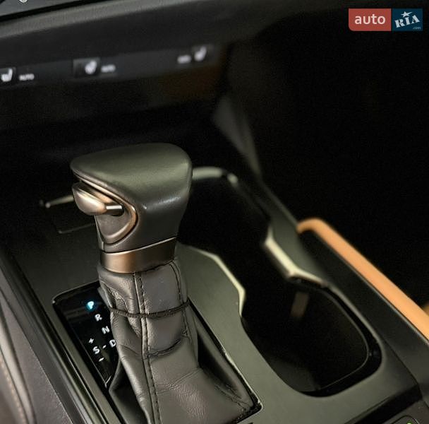 Седан Lexus ES 2023 в Днепре