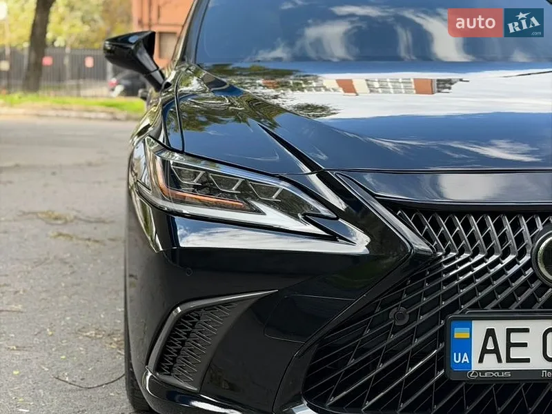 Lexus ES 2021