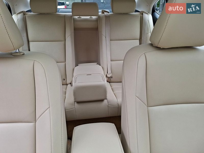 Седан Lexus ES 2014 в Києві