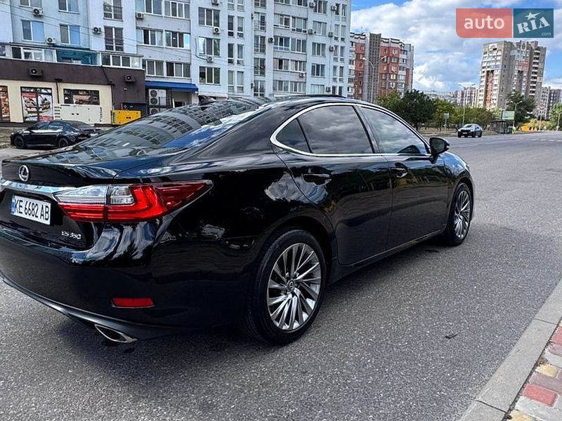 Седан Lexus ES 2016 в Черкасах