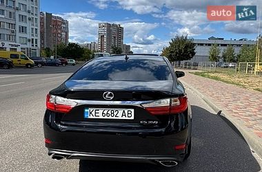 Седан Lexus ES 2016 в Черкасах