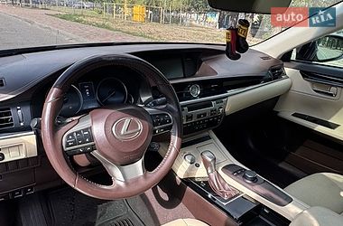 Седан Lexus ES 2016 в Черкасах