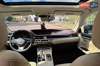 Седан Lexus ES 2016 в Черкасах