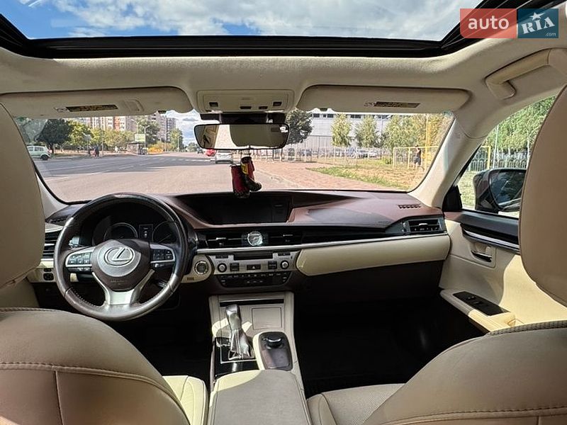 Седан Lexus ES 2016 в Черкасах
