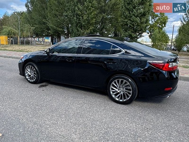 Седан Lexus ES 2016 в Черкасах