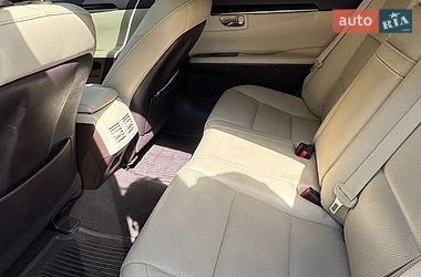 Седан Lexus ES 2016 в Черкасах