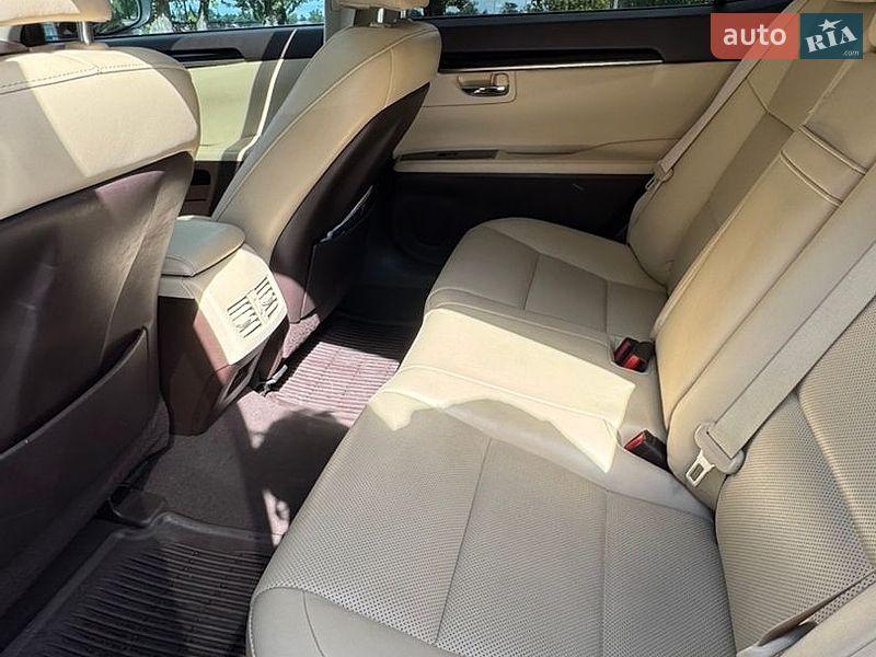 Седан Lexus ES 2016 в Черкасах