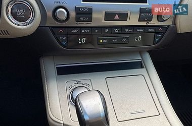 Седан Lexus ES 2016 в Черкасах