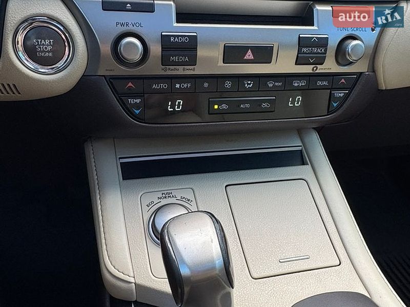 Седан Lexus ES 2016 в Черкасах