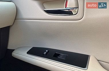 Седан Lexus ES 2016 в Черкасах