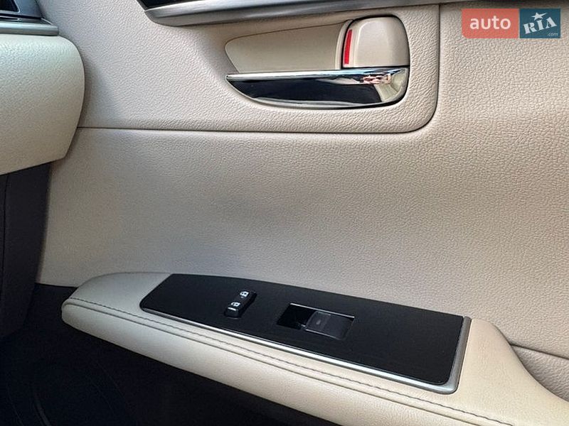 Седан Lexus ES 2016 в Черкасах