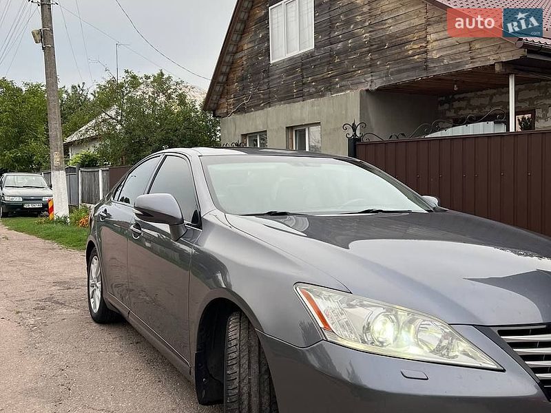 Седан Lexus ES 2011 в Борзні