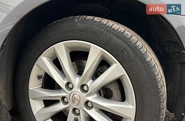 Седан Lexus ES 2011 в Борзні