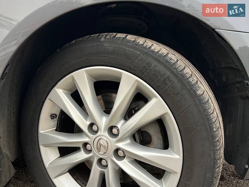 Седан Lexus ES 2011 в Борзні
