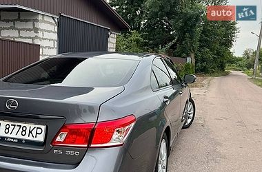 Седан Lexus ES 2011 в Борзні