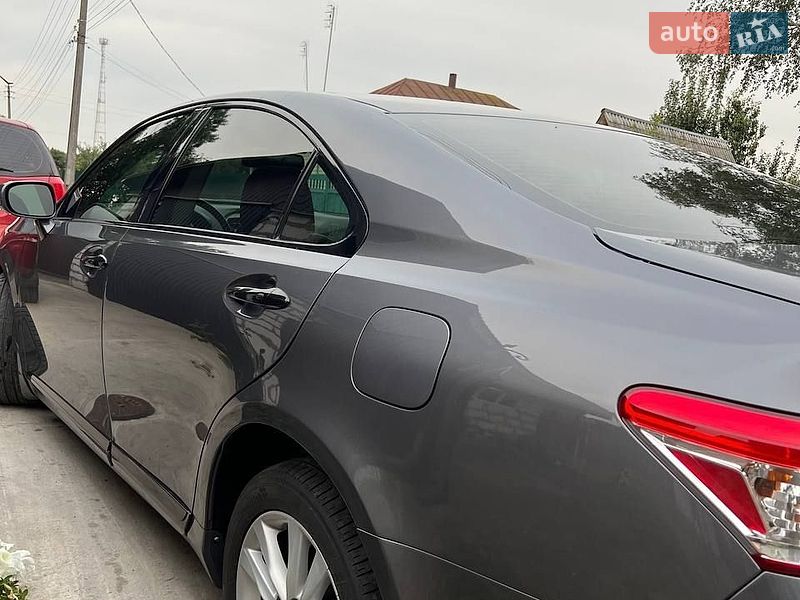 Седан Lexus ES 2011 в Борзні