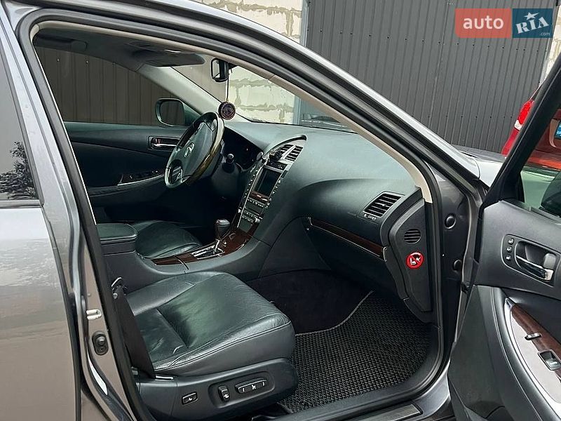 Седан Lexus ES 2011 в Борзні
