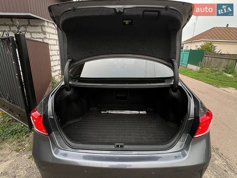 Седан Lexus ES 2011 в Борзні
