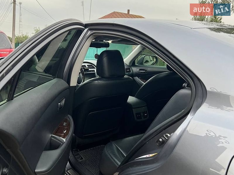 Седан Lexus ES 2011 в Борзні