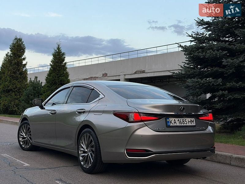 Седан Lexus ES 2018 в Києві