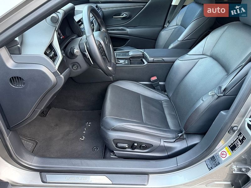 Седан Lexus ES 2018 в Києві