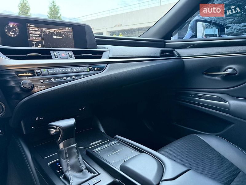 Седан Lexus ES 2018 в Києві
