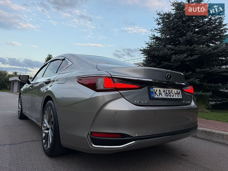 Седан Lexus ES 2018 в Києві