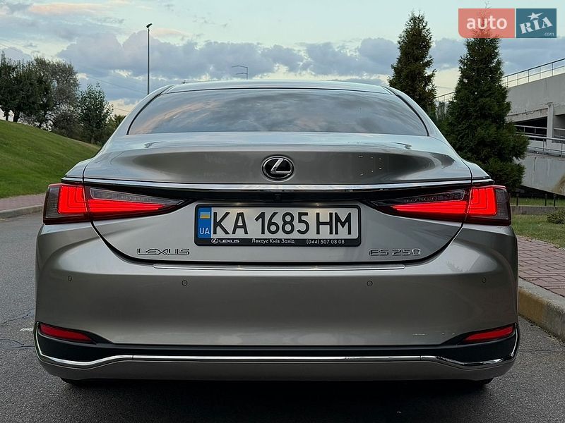 Седан Lexus ES 2018 в Києві