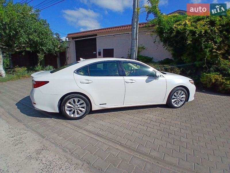 Седан Lexus ES 2014 в Одесі