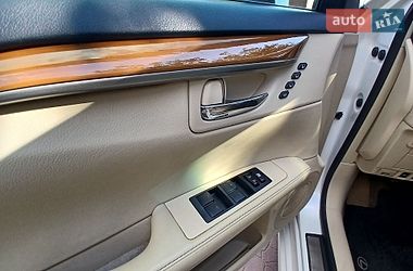 Седан Lexus ES 2014 в Одесі