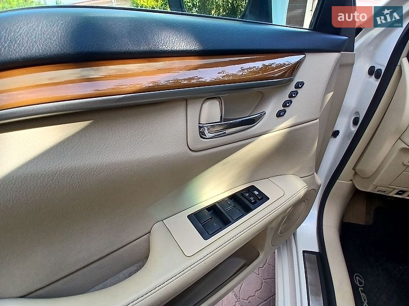 Седан Lexus ES 2014 в Одесі
