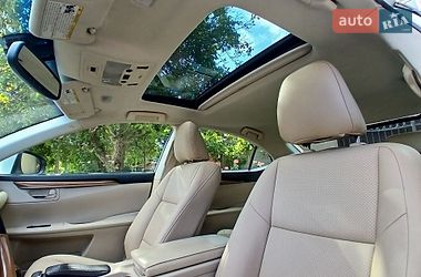 Седан Lexus ES 2014 в Одесі