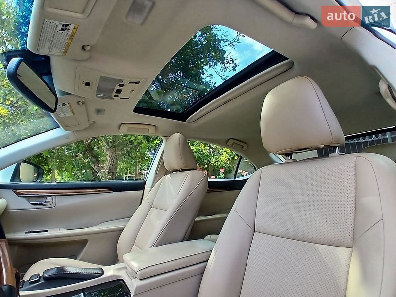 Седан Lexus ES 2014 в Одесі
