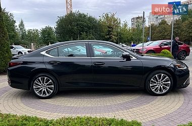 Седан Lexus ES 2020 в Львові