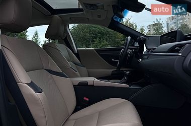 Седан Lexus ES 2020 в Львові
