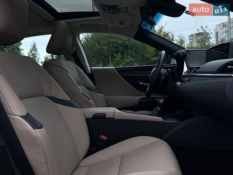 Седан Lexus ES 2020 в Львові